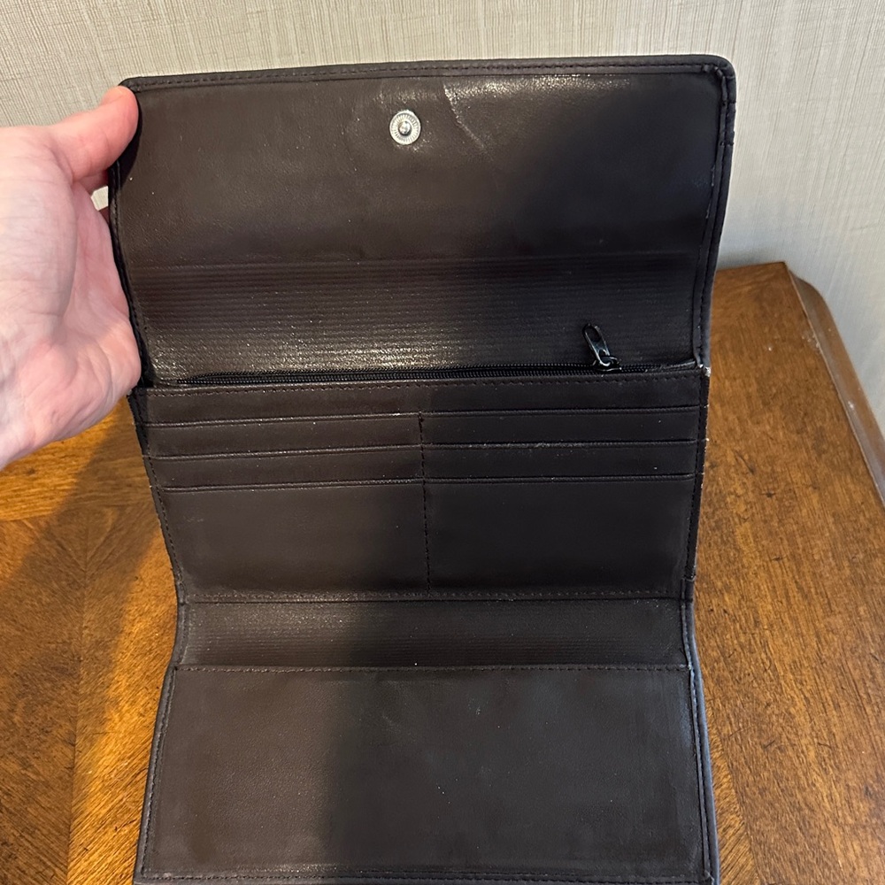 Ami Black Women’s Trifold Wallet - Picture 4 of 11